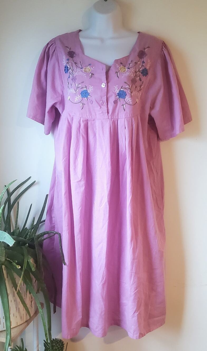 Vintage Granada Womens Pink Embroidered Floral Housecoat Dress Size L Granny